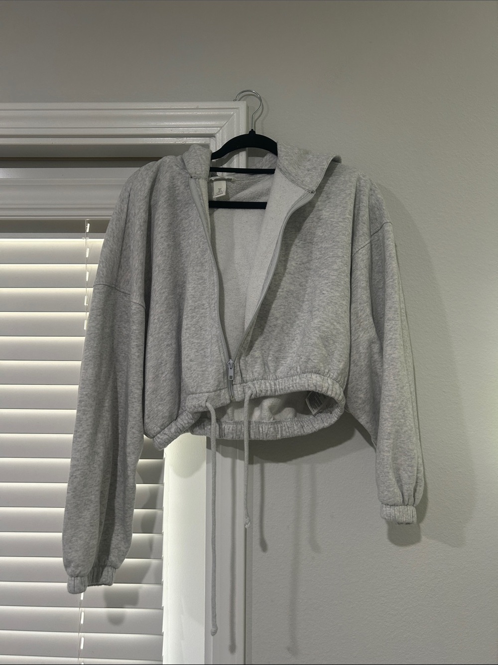 H&M hooded cropped sweater size L. Used like new
